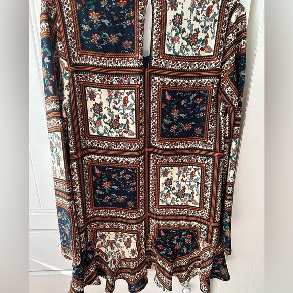 NWOT Lulu's Navy and Cream Lined Pattern Dress w/Bell Sleeves and Ruffle Bottom - Picture 11 of 15